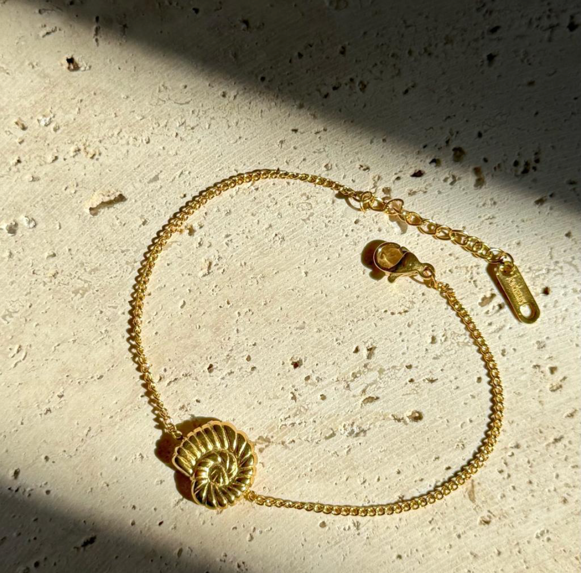 Gold Nautilus Shell Bracelet | Minimal Ocean-Inspired Bracelet | Waterproof Gold Jewelry TASARA