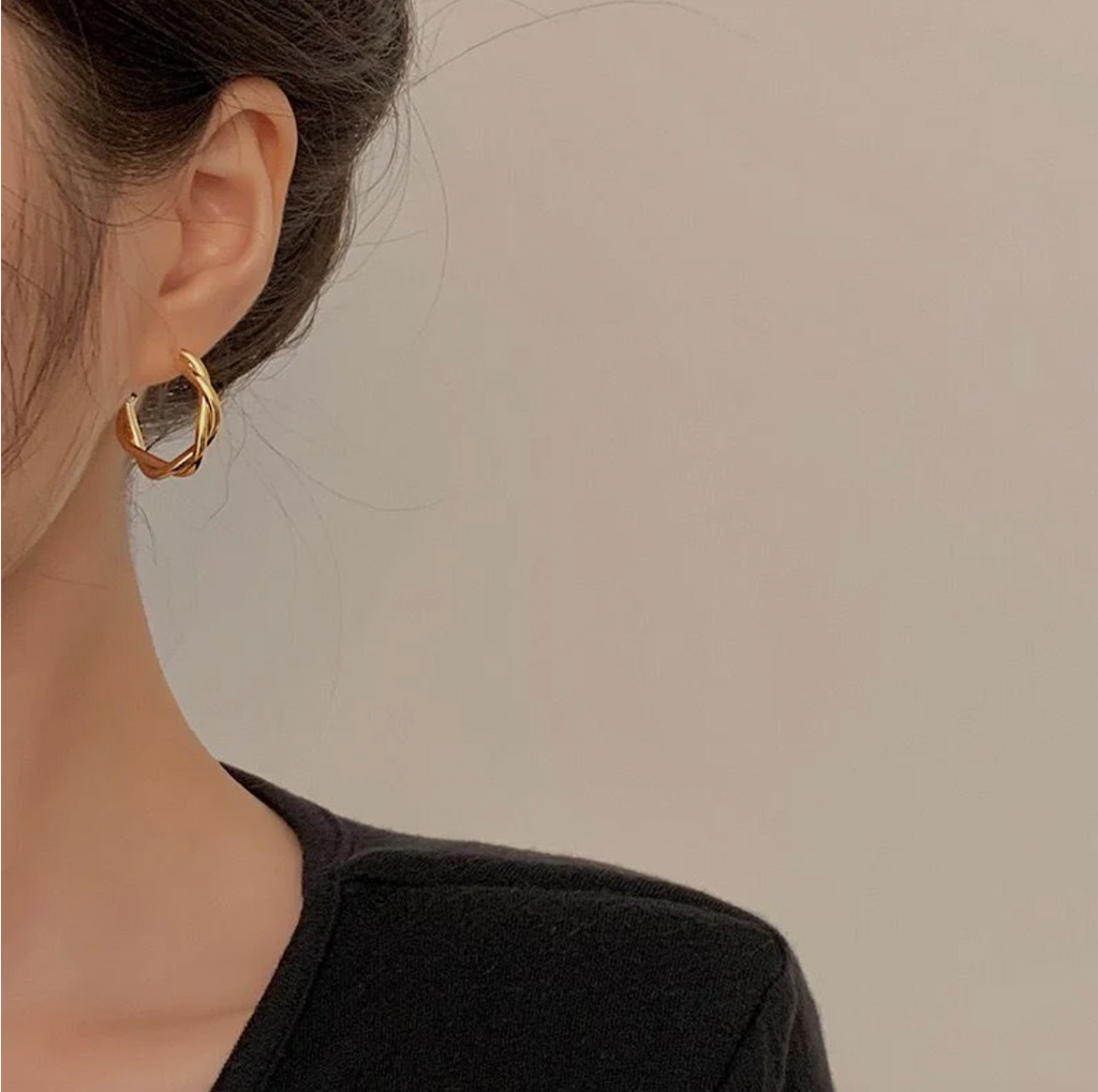 Tiny twisted Hoops GENERAL